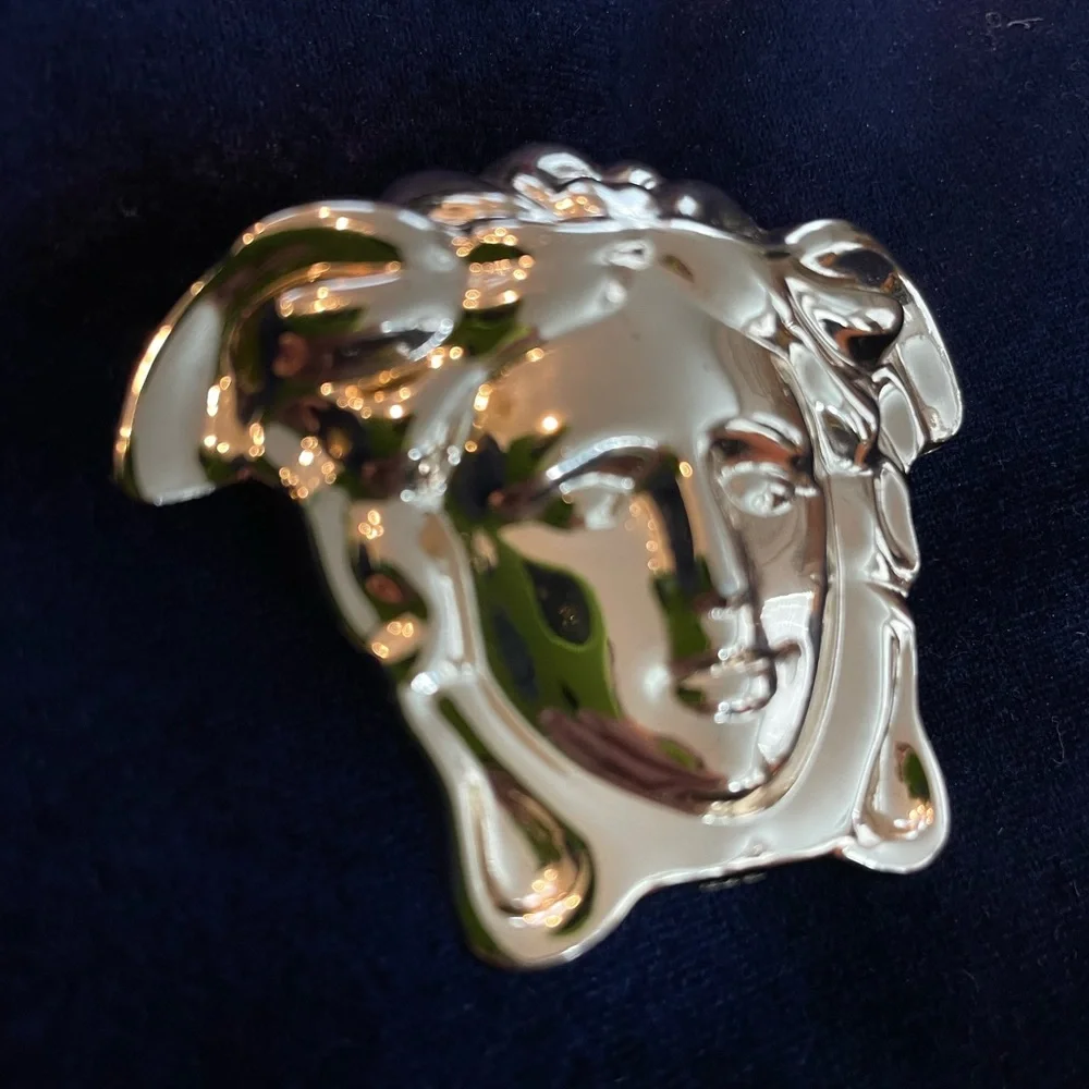 Famous Medusa Buckle Golden Tint one size